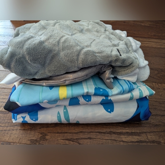 Disney EUC vintage Finding Nemo twin sheets Giant Nemo Plush shark cuddle throw - Picture 7 of 10